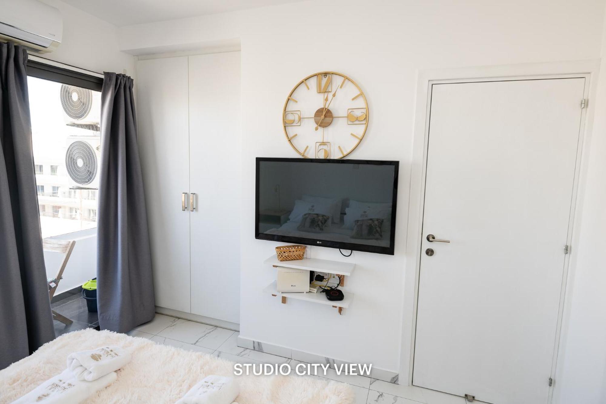 Lazuli City & Seaview Apartments Larnaca Room photo